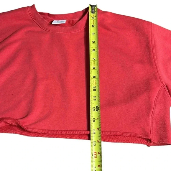 ARITZIA TNA AIRY AF CROPPED RED TOP, PTP 23”,women Lg ,oversized cropped - Picture 10 of 12